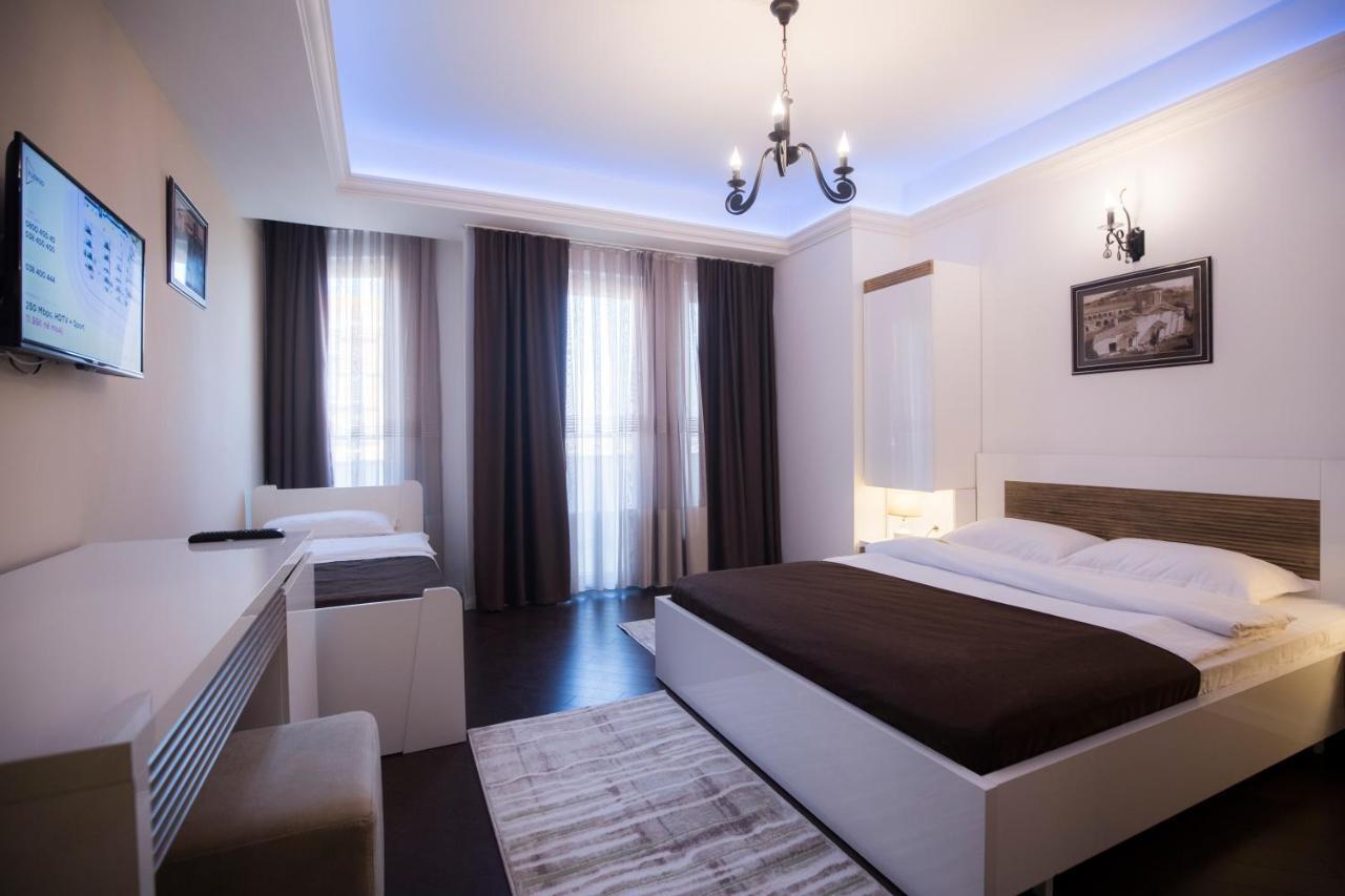 Hotel Apollonia 91 Gjakova Zimmer foto